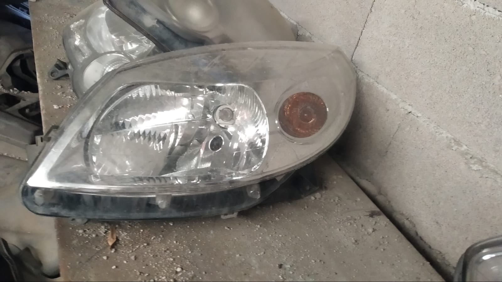 Duster çıkma yedek parça_DACİA SANDERO STEPWAY SOL ÖN FAR.jpeg